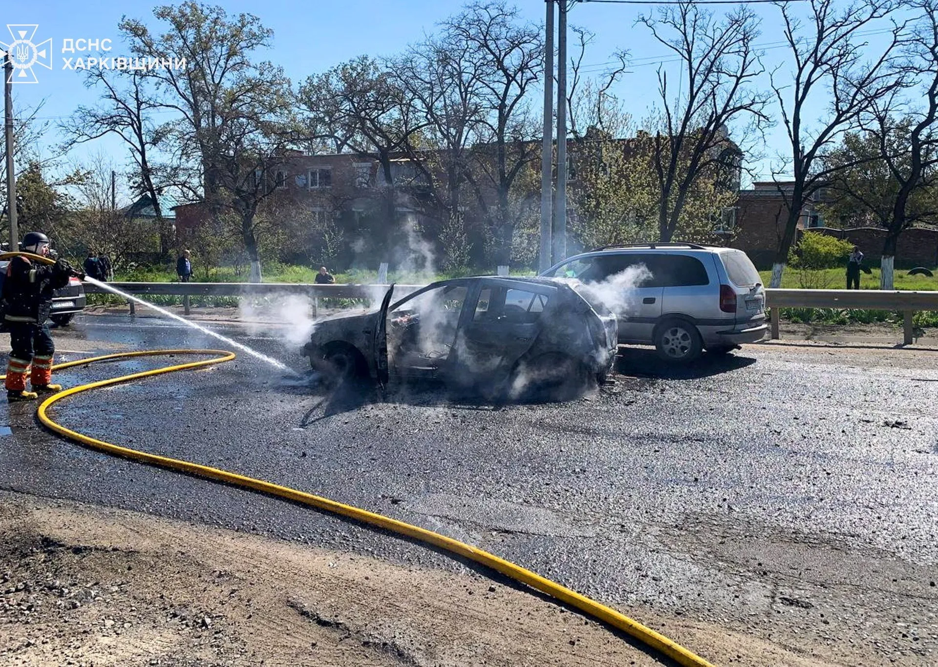 Attacchi russi uccidono almeno otto persone in Ucraina, i droni colpiscono Mosca