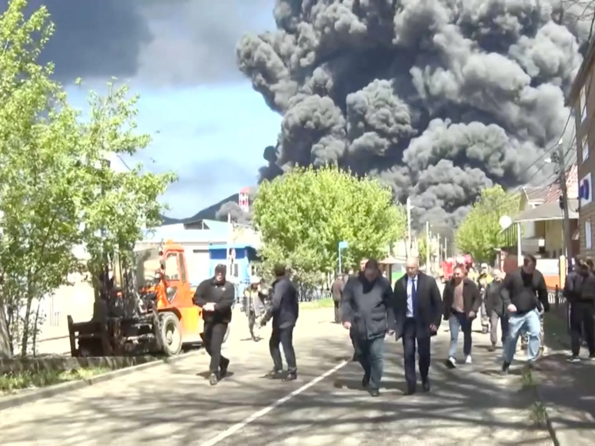 “Disastro ambientale”: gli attacchi ucraini alle raffinerie di petrolio scuotono la Russia