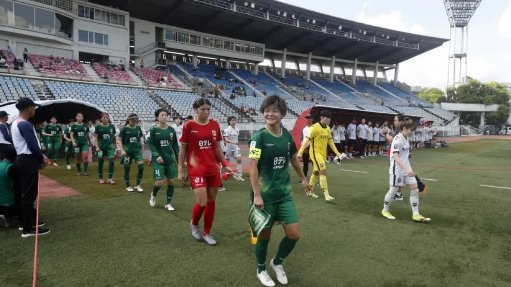 I sudcoreani si preparano a ruggire nella squadra di calcio rivale del Nord