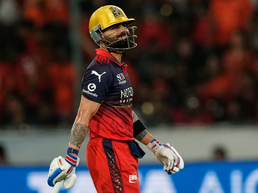 Kohli rifiuta la stretta di mano dopo l'acceso scontro Hyderabad-Bengalore all'IPL