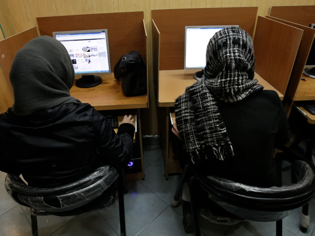 L’Iran espande l’accesso a Internet a più livelli in mezzo al continuo blackout online