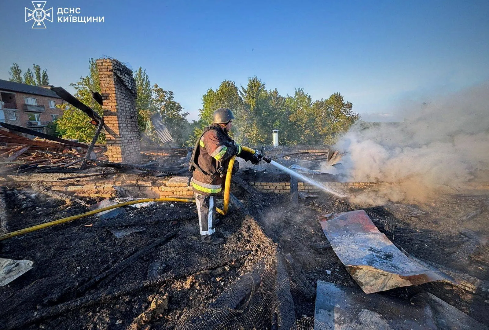 L'Ucraina colpisce gli impianti di gas distanti della Russia dopo che gli attacchi di Mosca hanno ucciso 6 persone