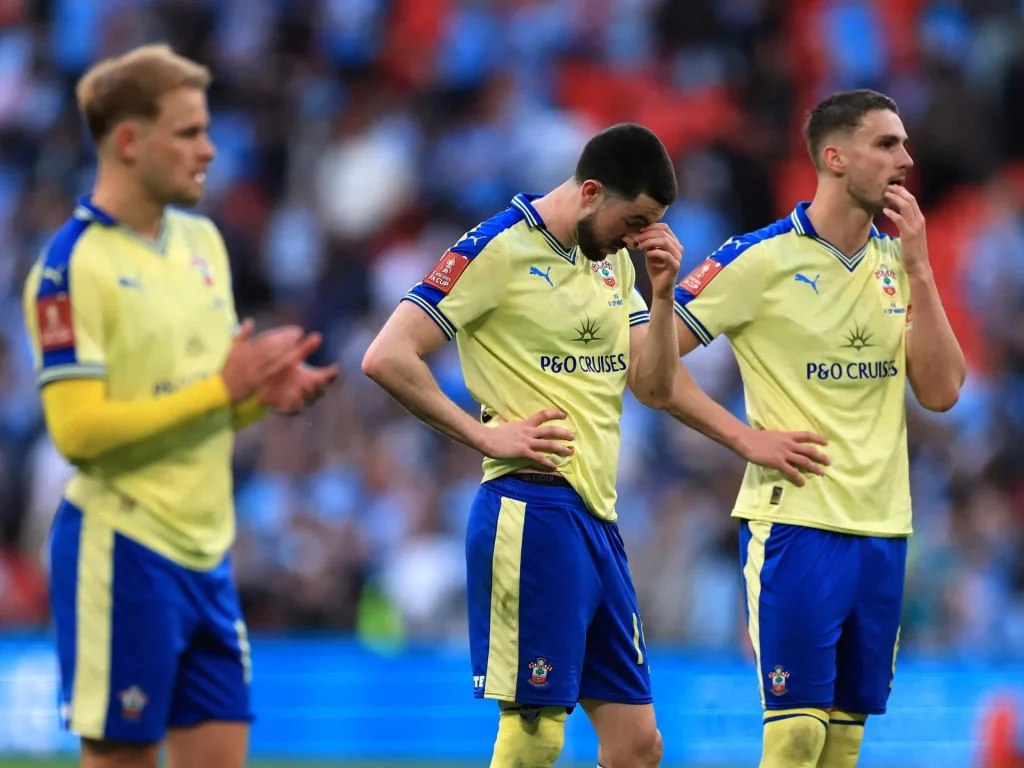 Southampton espulso dalla partita di calcio più redditizia del mondo per spionaggio