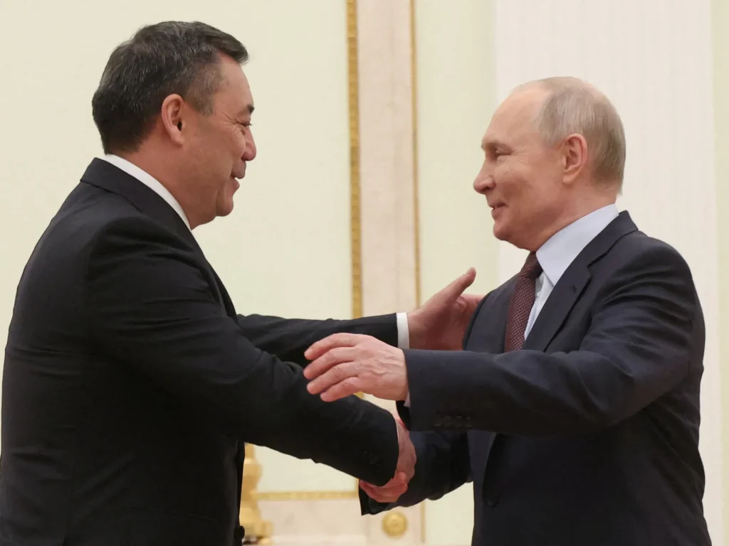 Timori di sanzioni mentre il Krygyzstan chiude le aziende sospettate di aiutare la Russia