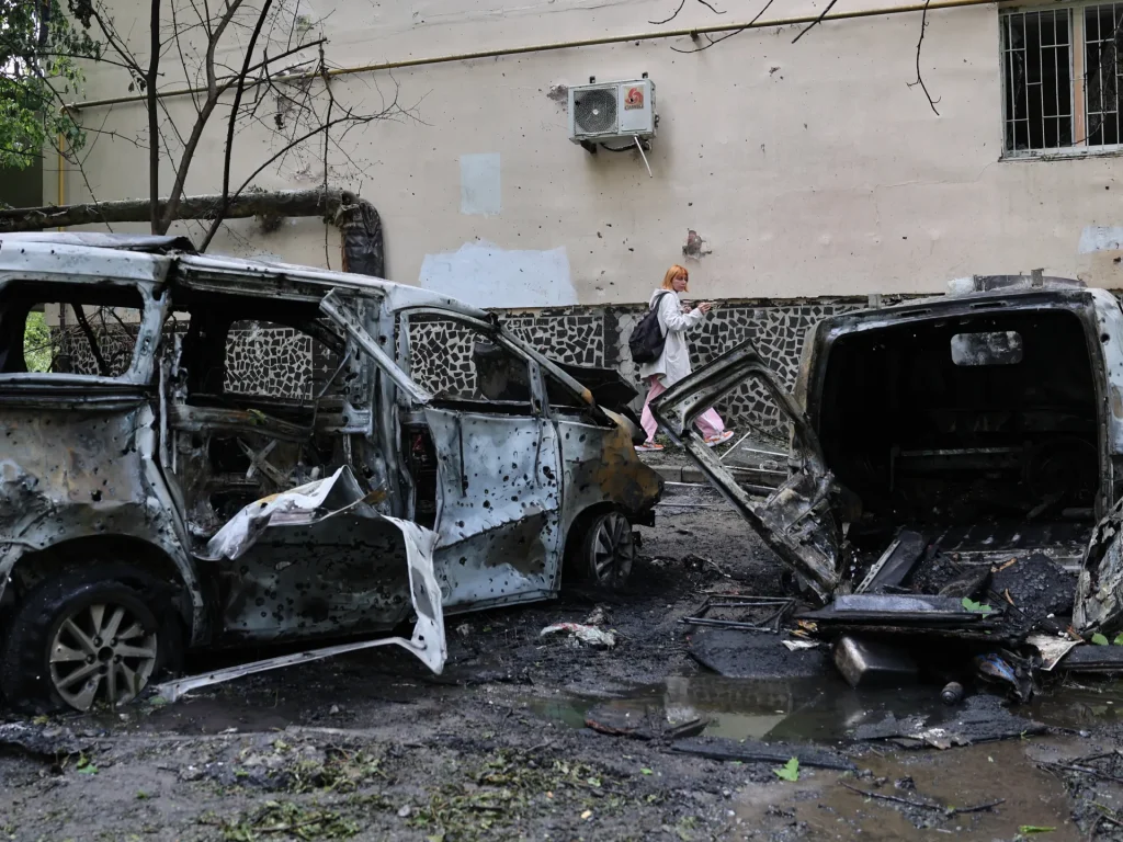 "Uno dei più lunghi" attacchi russi uccide almeno sei persone in Ucraina