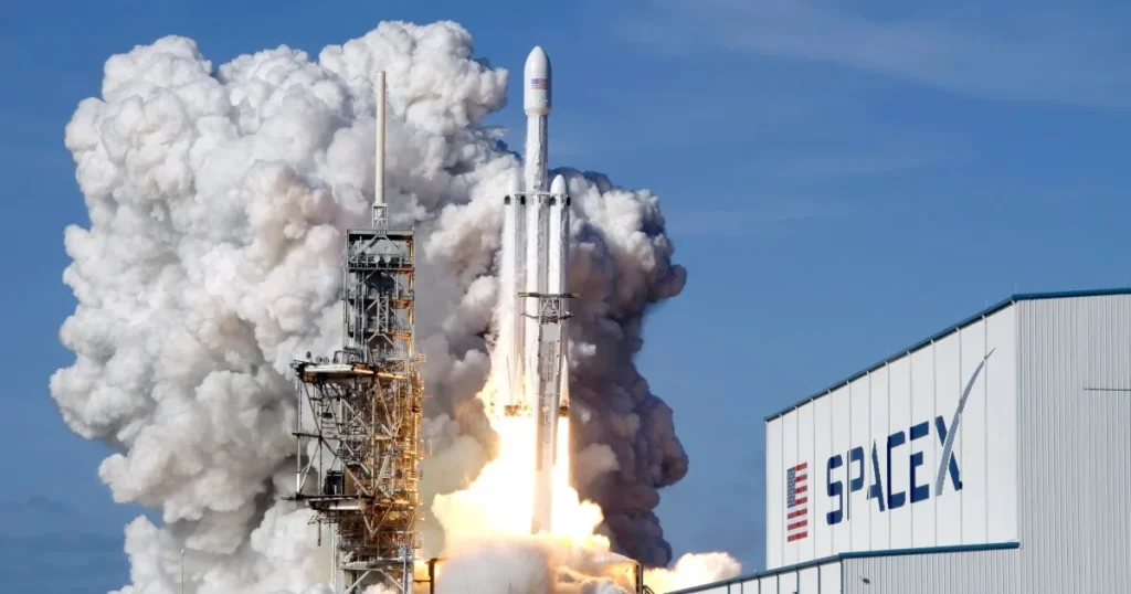 SpaceX di Elon Musk punta a una valutazione di 1,77 trilioni di dollari in vista di un'IPO di successo