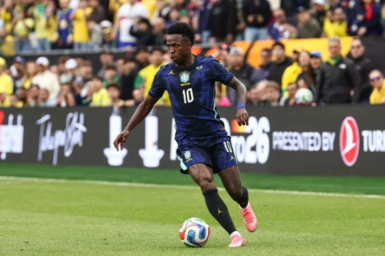 26 marzo 2026; Foxborough, Massachusetts, Stati Uniti; Il Brasile avanza Vinicius Junior (10) contro la Francia allo stadio Gillette. Credito obbligatorio: Immagini Winslow Townson-Imagn