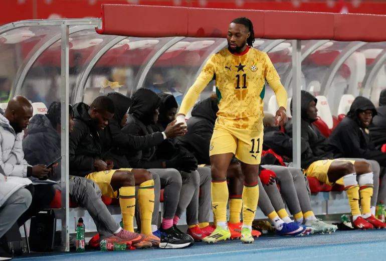 Calcio Calcio - International friendly - Austria v Ghana - Ernst Happel Stadion, Vienna, Austria - 27 marzo 2026 Antoine Semenyo del Ghana stringe le mani con i compagni di squadra dopo essere stato sostituito REUTERS/Lisa Leutner