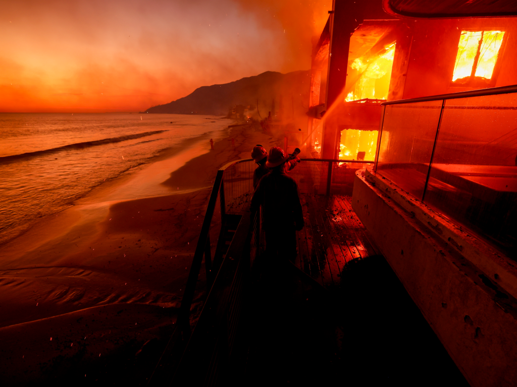 Inizia il processo per l'uomo accusato di aver provocato l'incendio di Palisades in California