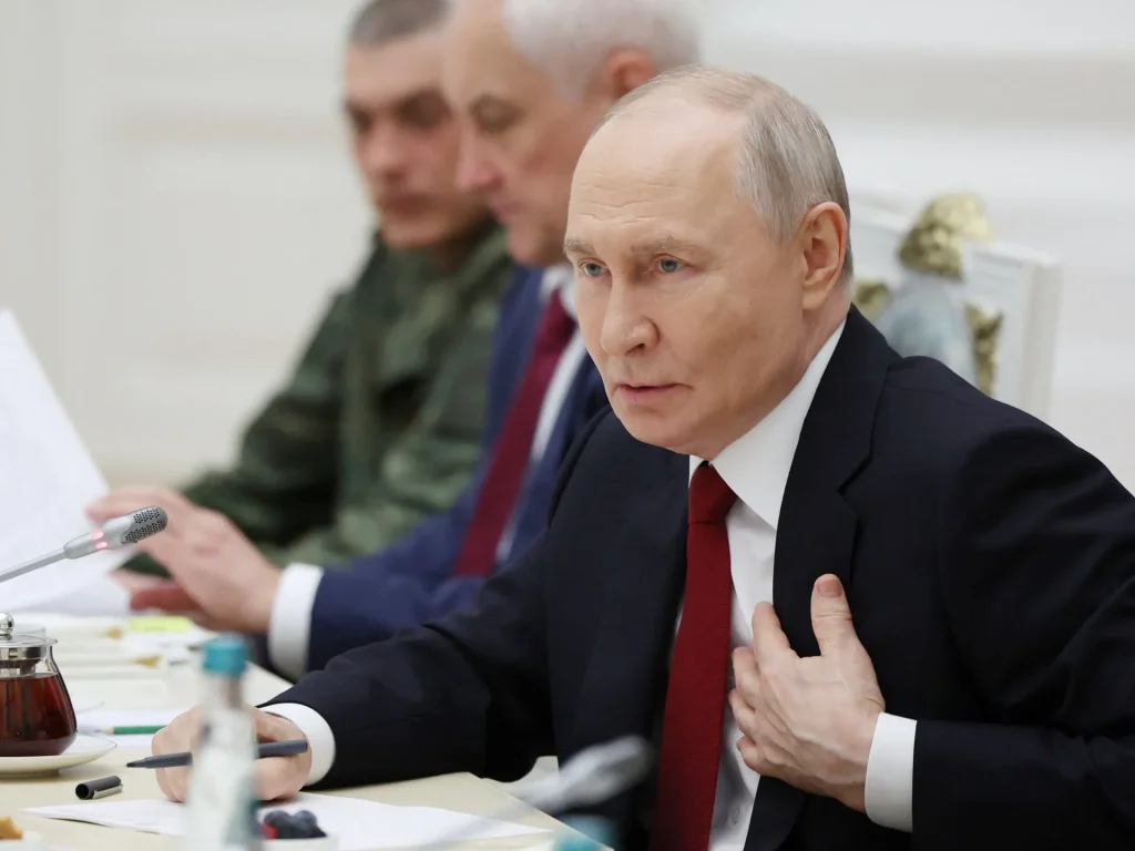 Putin ammette che gli attacchi ucraini colpiscono l’economia e la società russa