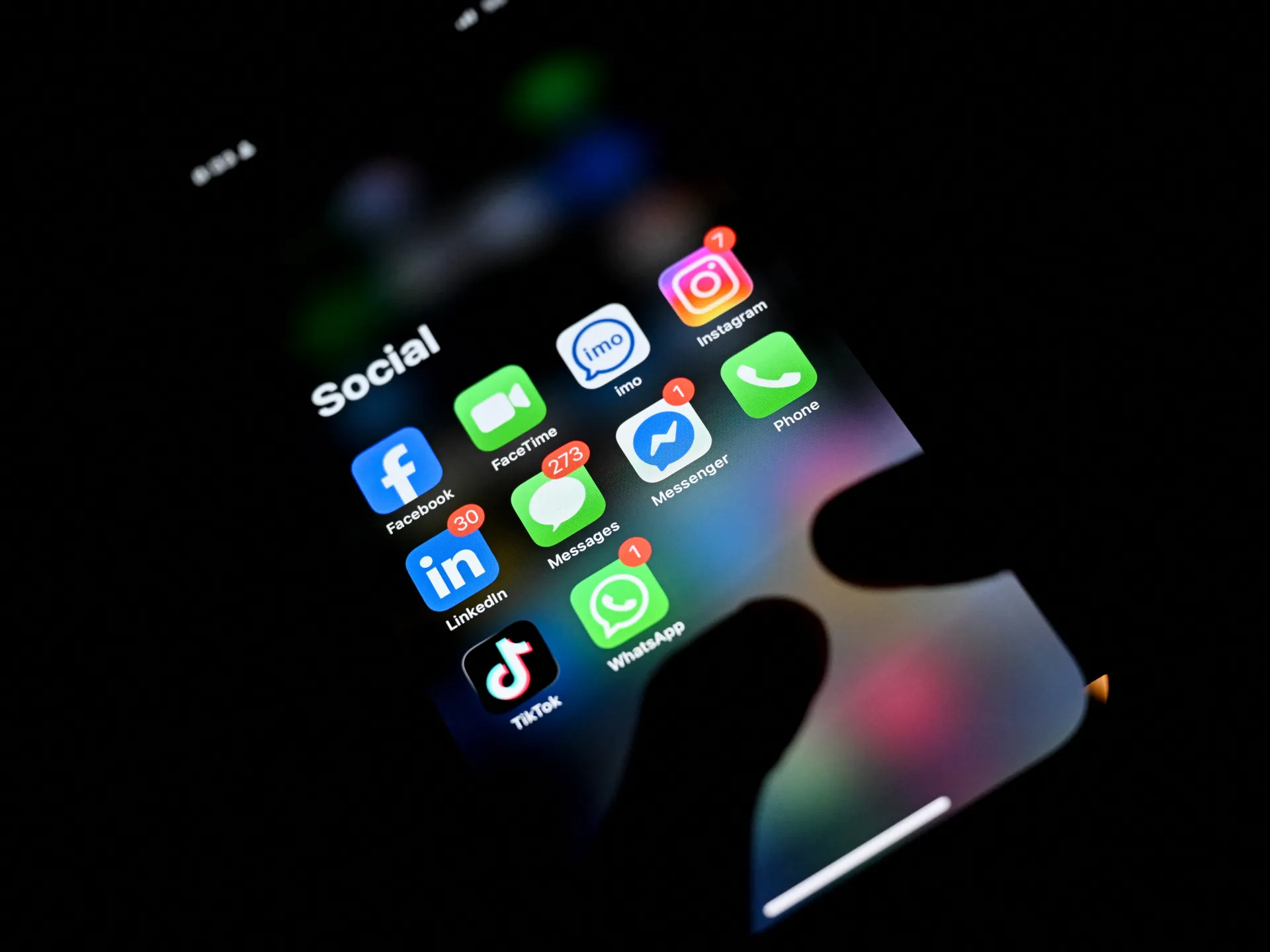 La Gran Bretagna annuncia il divieto totale dei social media per i minori di 16 anni