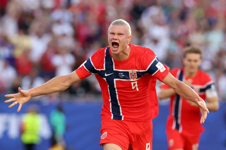 Erling Haaland festeggia