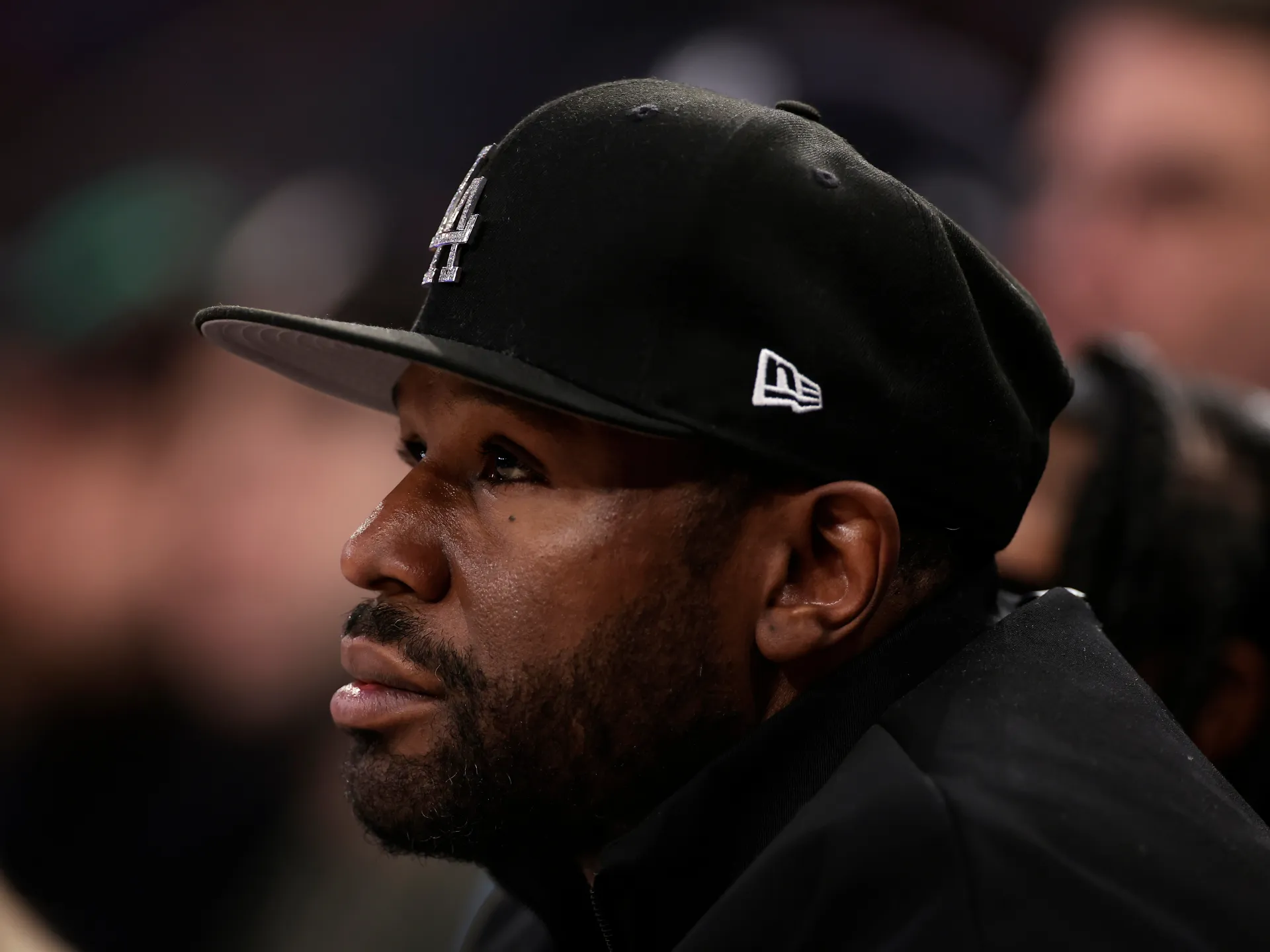 Floyd Mayweather rischia l'accusa di furto per aver utilizzato un assegno scoperto per acquistare un orologio