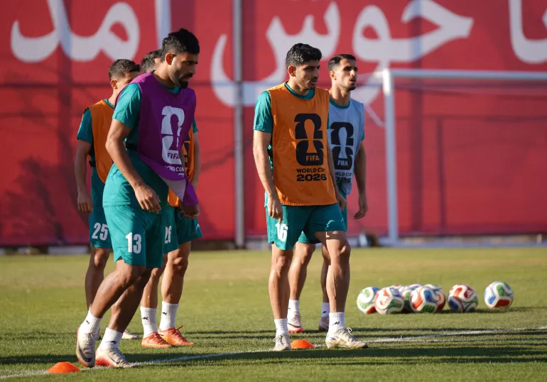 Calcio Calcio - Coppa del mondo FIFA 2026 - Iran Training - Centro Xoloitzcuintle, Tijuana, Messico - 16 giugno 2026 Hossein Kanani e Mehdi Torabi iraniani durante l'allenamento REUTERS/Victor Medina