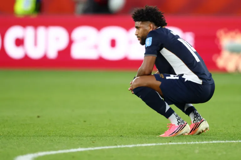 Il centrocampista n. 14 di Panama Carlos Harvey reagisce dopo aver perso la partita di calcio del Gruppo L della Coppa del Mondo 2026 tra Panama e Croazia al Toronto Stadium di Toronto il 23 giugno 2026. (Foto di Cole Burston / AFP)