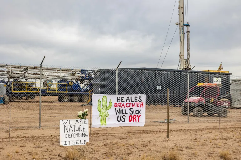 Nessun manifestante del Desert Data Center fuori dal sito di Project Blue nella contea di Pima, Arizona, Stati Uniti mentre inizia la costruzione di un data center
