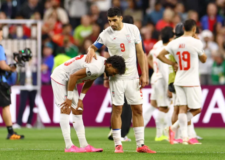 Calcio Calcio - Coppa del mondo FIFA 2026 - Gruppo G - Egitto contro Iran - Seattle Stadium, Seattle, Washington, USA - 26 giugno 2026 Ramin Rezaeian e Mehdi Taremi dell'Iran si guardano sconsolati dopo la partita REUTERS/Carlos Barria