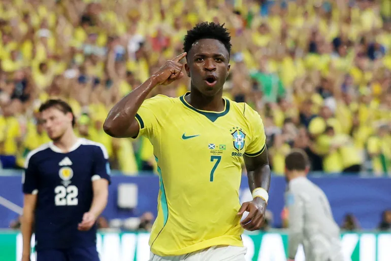 Vinicius Junior del Brasile festeggia il suo secondo gol