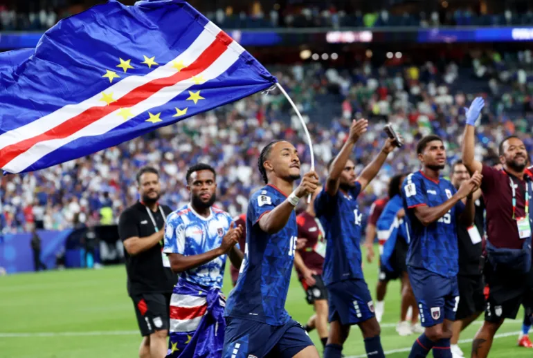Calcio Calcio - Coppa del mondo FIFA 2026 - Gruppo H - Capo Verde contro Arabia Saudita - Houston Stadium, Houston, Texas, USA - 26 giugno 2026 Dailon Livramento di Capo Verde festeggia dopo la partita mentre si qualificano per le fasi a eliminazione diretta della Coppa del mondo IMMAGINI IMMAGINI via Reuters/Troy Taormina
