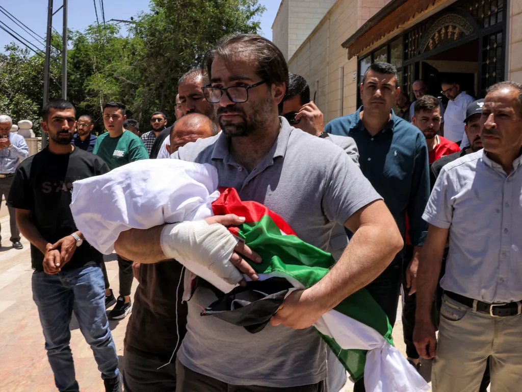 Dietro le voci di un “accordo con l’Iran”, la Palestina continua a bruciare