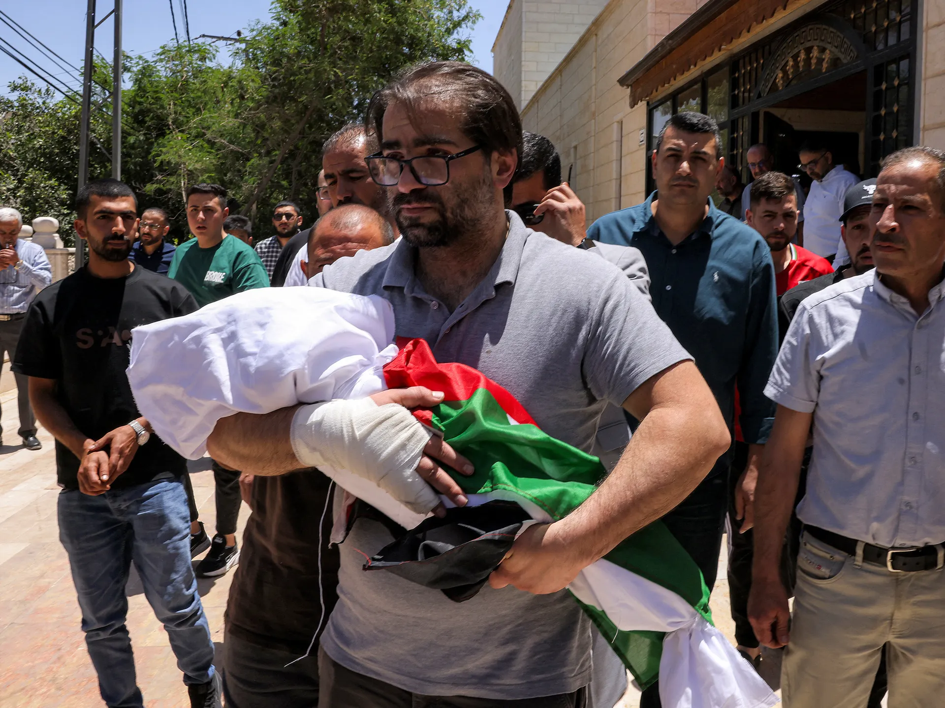 Dietro le voci di un “accordo con l’Iran”, la Palestina continua a bruciare