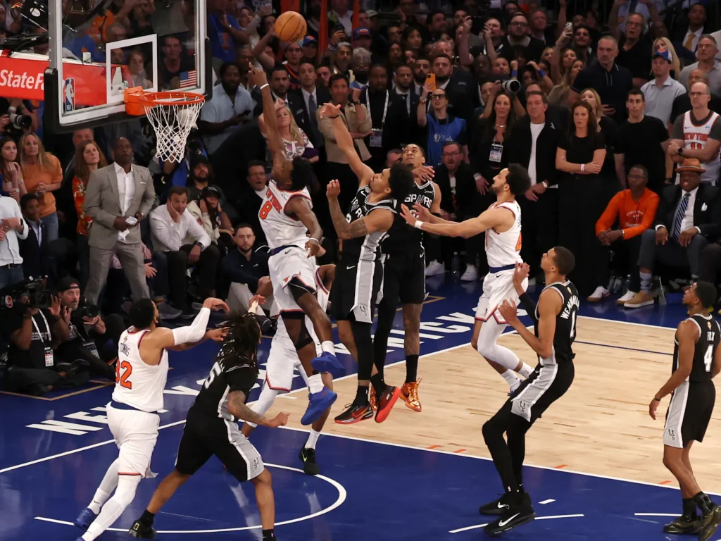 I Knicks sono a una vittoria dal titolo NBA dopo una rimonta record contro gli Spurs