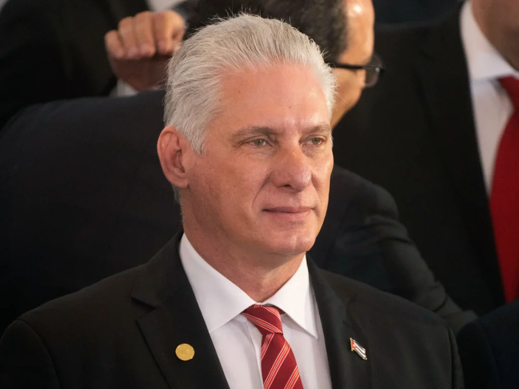 Il Partito Comunista di Cuba approva l’apertura dell’economia con una mossa senza precedenti