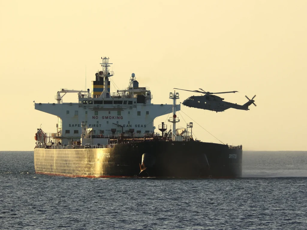 Il Regno Unito sequestra la petroliera russa della “flotta ombra”: cosa significa