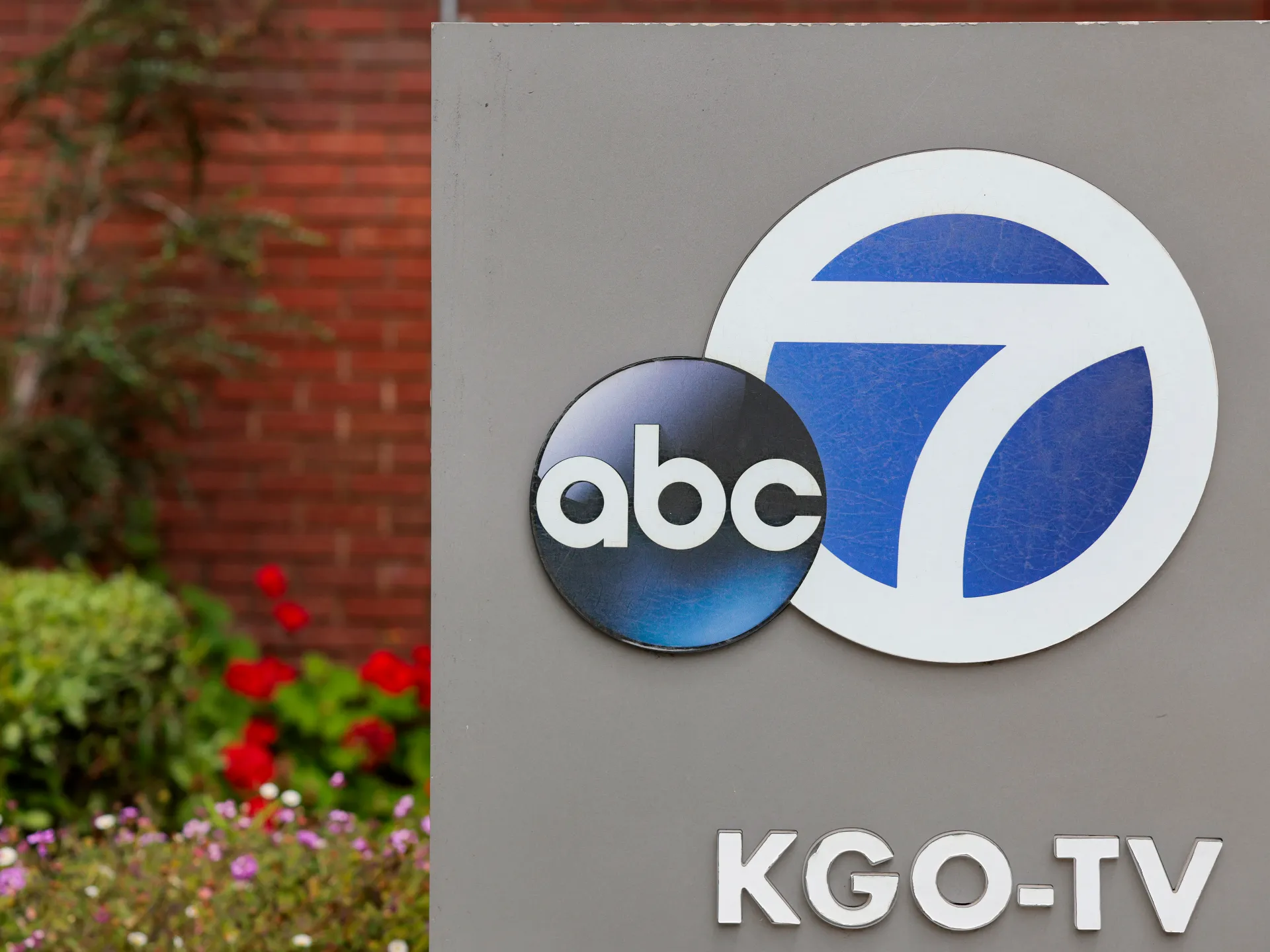 La ABC sta reagendo, esortando il pubblico americano a difendere le stazioni sotto il controllo della FCC