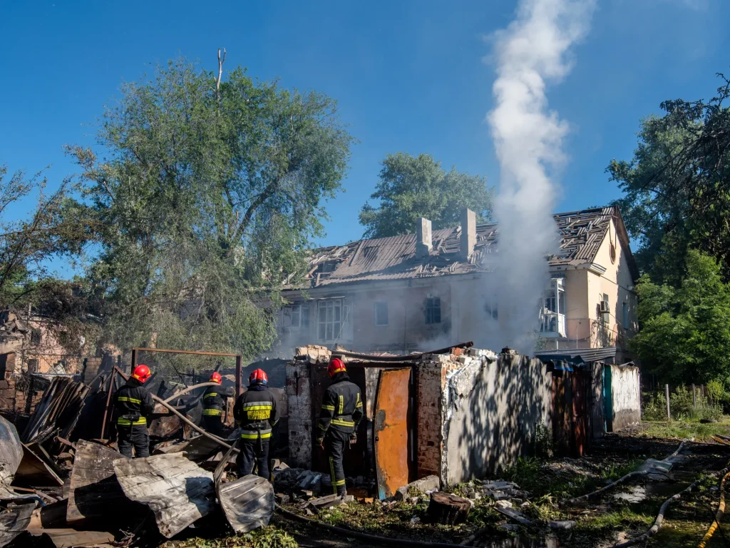 La Russia uccide 12 persone in Ucraina mentre Kiev piange 707 bambini uccisi dal 2022