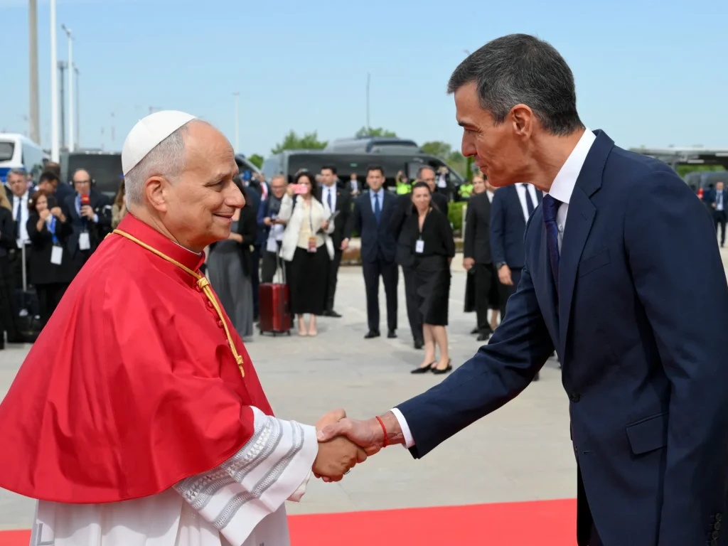 La visita di Papa Leone mette a nudo l'intreccio politico della Spagna tra fede e migrazione