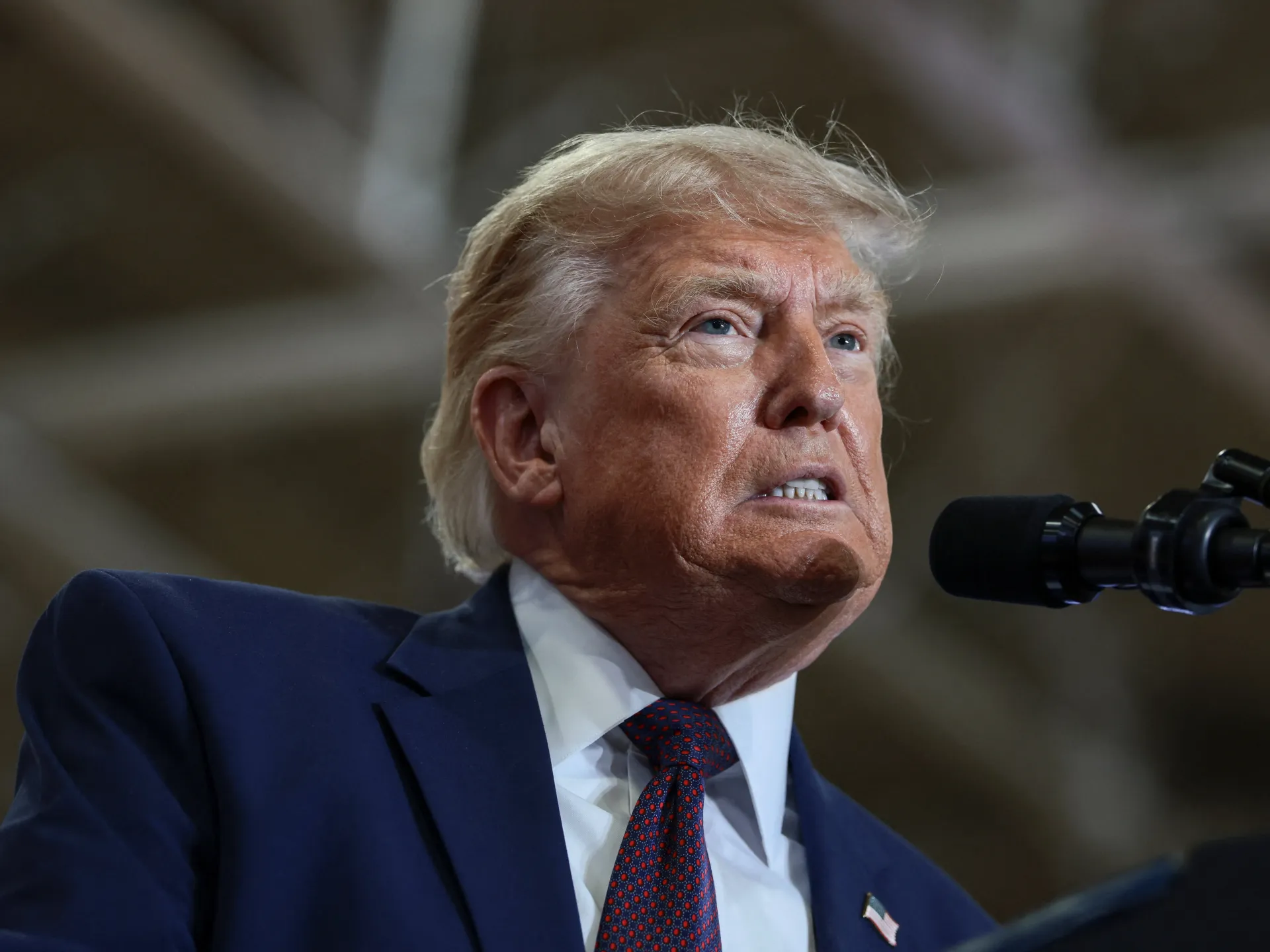 Trump annulla la firma della legge sugli alloggi e chiede prima la legge sull’identità degli elettori statunitensi