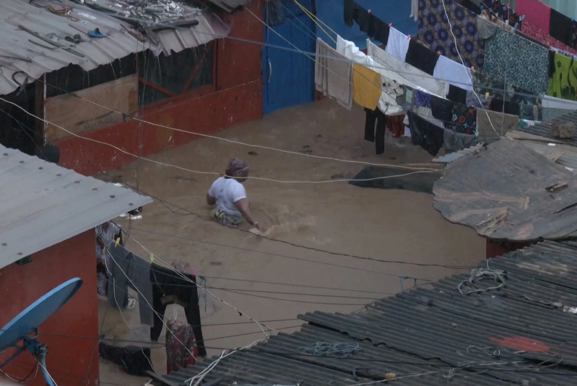Le forti piogge uccidono dozzine di persone in Ghana, Costa d'Avorio