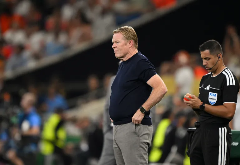 L'allenatore dell'Olanda Ronald Koeman fa un gesto durante la partita di calcio dei sedicesimi di finale della Coppa del Mondo 2026 tra Olanda e Marocco allo stadio Monterrey di Guadalupe il 29 giugno 2026.