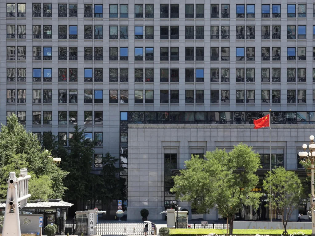 La Cina impone controlli sulle esportazioni a decine di entità giapponesi