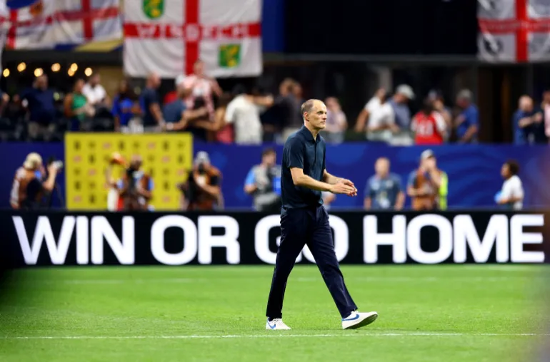 Calcio Calcio - Coppa del mondo FIFA 2026 - turno di 32 - Inghilterra contro Repubblica Democratica del Congo - Atlanta Stadium, Atlanta, Georgia, USA - 1 luglio 2026 il manager inglese Thomas Tuchel festeggia dopo la partita mentre l'Inghilterra si qualifica per la tappa del round 16 della Coppa del mondo REUTERS/Claudia Greco IMMAGINI TPX DEL GIORNO