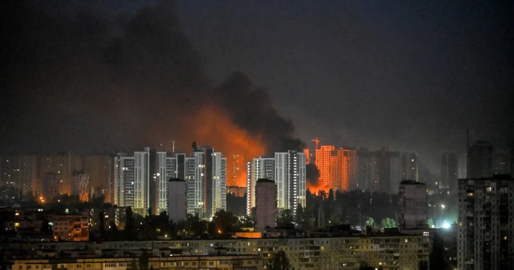 Gli attacchi russi all'Ucraina uccidono 20 persone alla vigilia del vertice NATO, dicono le autorità