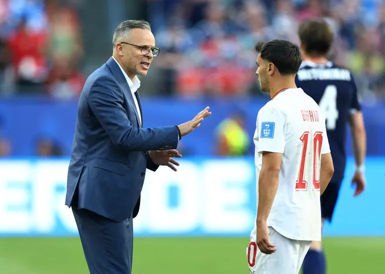 Mohamed Ouahbi parla con Brahim Diaz
