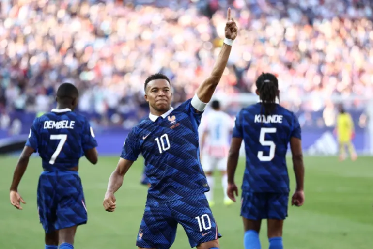 Kylian Mbappe festeggia il suo gol con la Francia