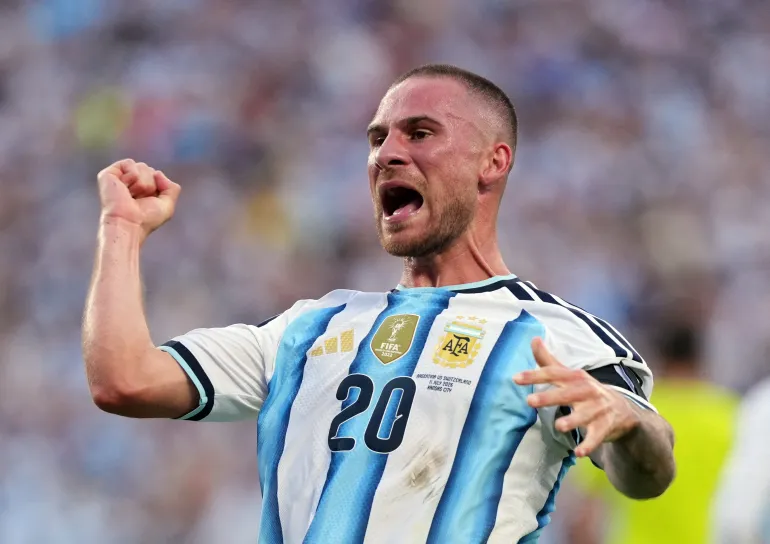 Alexis Mac Allister dell'Argentina festeggia il suo primo gol contro la Svizzera