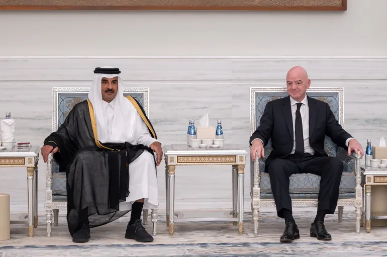 Il presidente della FIFA Gianni Infantino incontra l'emiro del Qatar Sheikh Tamim bin Hamad Al Thani