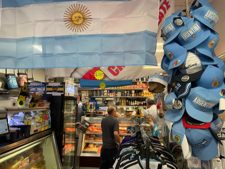 Un negozio vende attrezzatura argentina a Little Argentina
