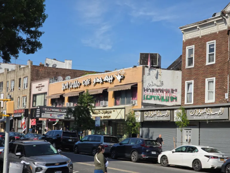 Graffiti pro-Palestina nel quartiere di Bay Ridge a Brooklyn, New York, 17 luglio