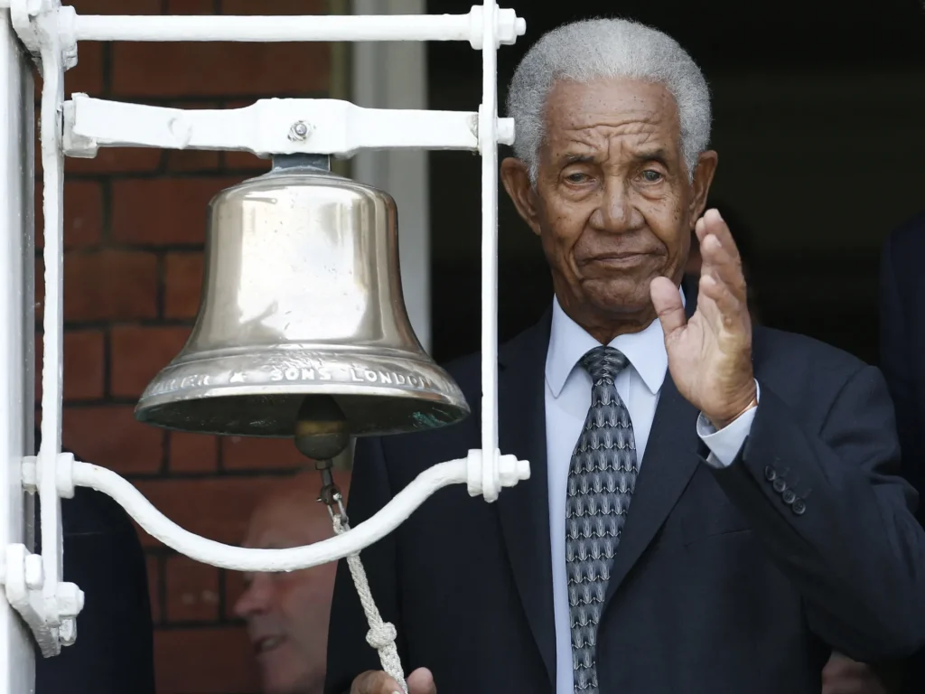 Il grande campione di cricket delle Indie occidentali Garfield Sobers è morto all'età di 89 anni