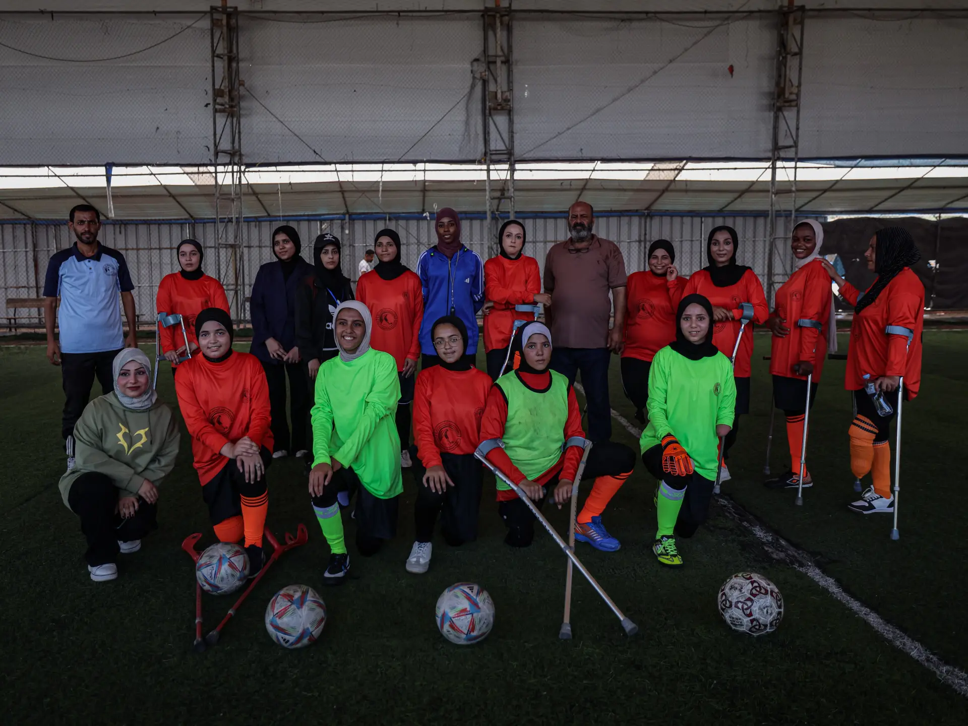 Vita dopo l'amputazione: le donne di Gaza trovano la guarigione attraverso il calcio