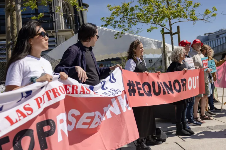 I manifestanti nelle Shetland fanno campagna contro il progetto Rosebank [Courtesy of Andrea Sanchez Quiroz]