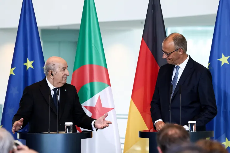 Il presidente algerino Abdelmadjid Tebboune parla durante una conferenza stampa congiunta con il cancelliere tedesco Friedrich Merz, presso la Cancelleria di Berlino, Germania, il 16 luglio 2026. REUTERS/Nadja Wohlleben