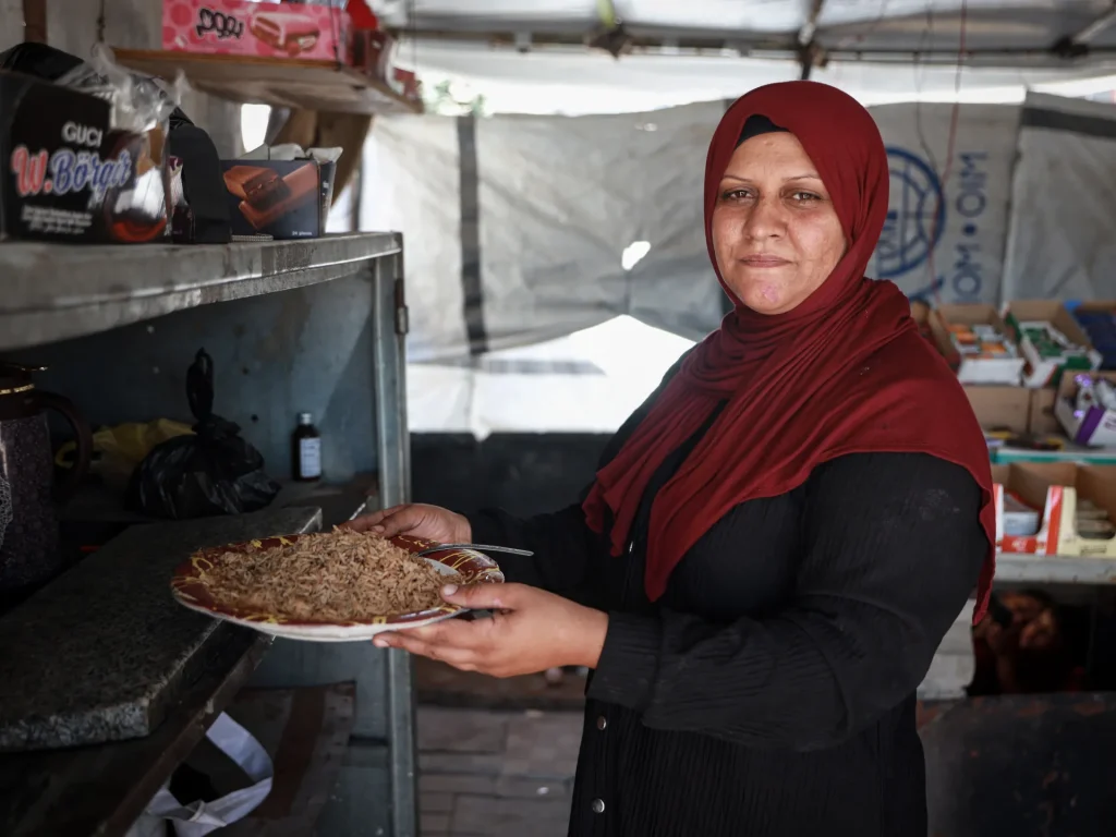 Vita senza frigoriferi: i residenti di Gaza combattono il caldo e il deterioramento del cibo