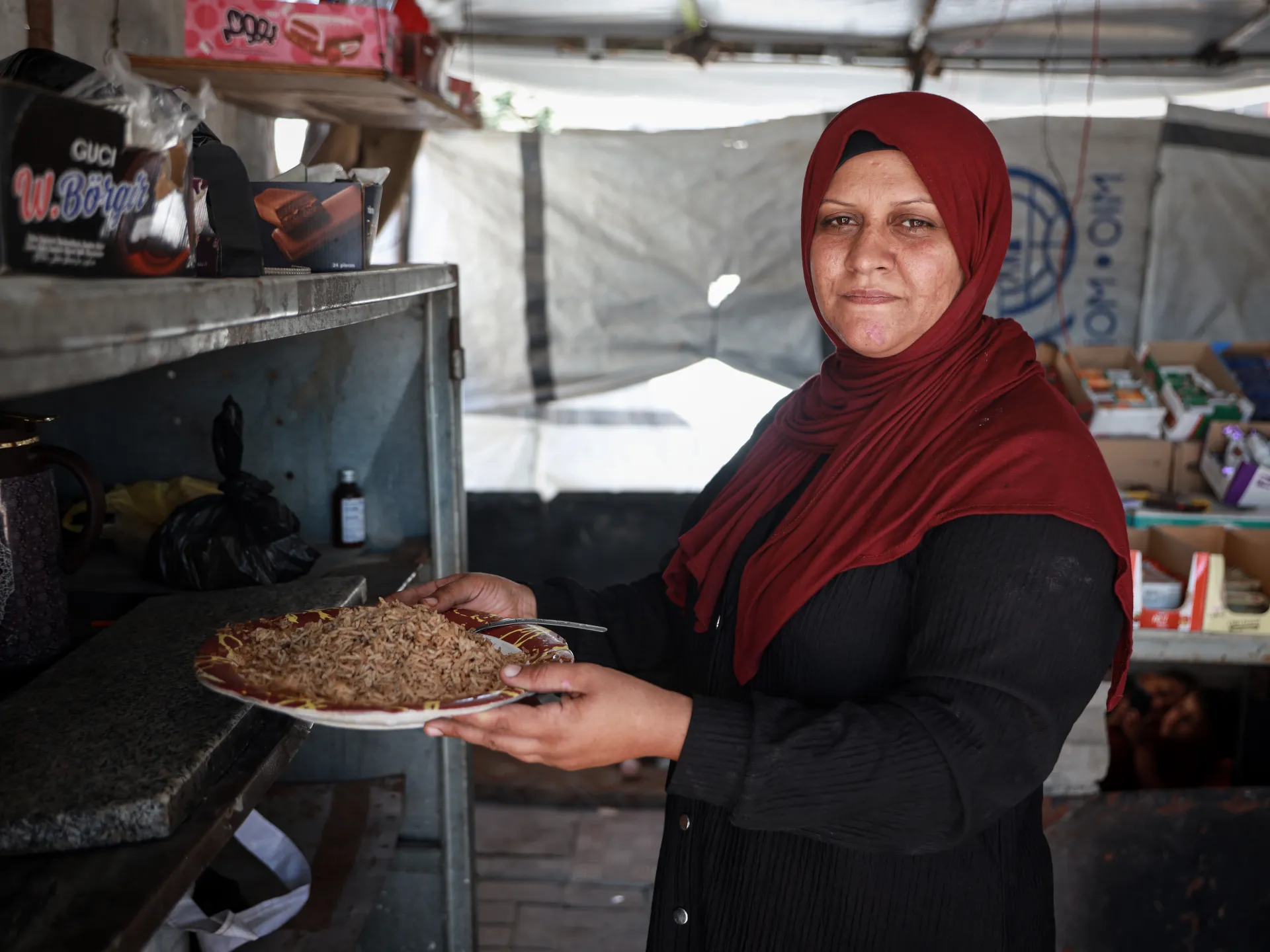 Vita senza frigoriferi: i residenti di Gaza combattono il caldo e il deterioramento del cibo