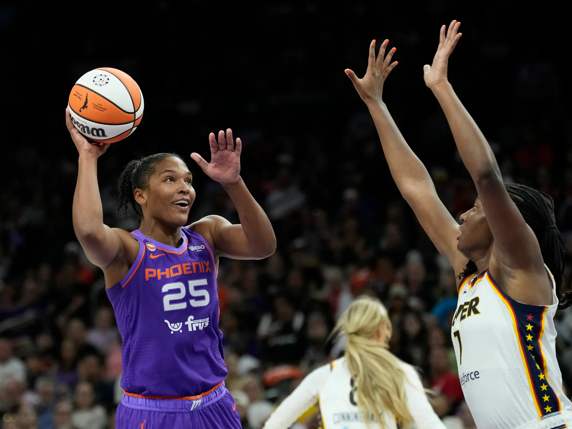 Il controllo della WNBA si intensifica mentre il disordine incombe sui festeggiamenti per l'All-Star